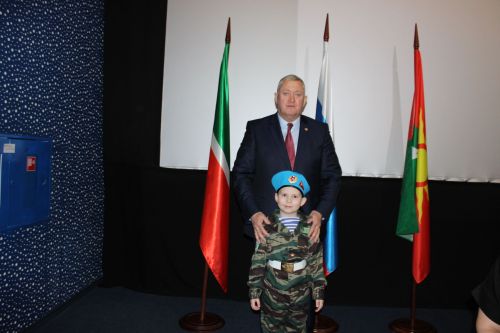 Зәйдә хәрбиләр белән очрашуда махсус хәрби операция ветеранына медаль тапшырылды
