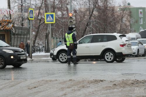 Скоро весна: водителям Заинска напоминают о смене сезона и безопасности на дорогах