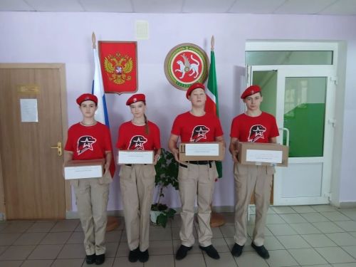 Югары Мәлем мәктәбе укучылары фронтка тагын бер партия окоп шәмнәре ясап озатты
