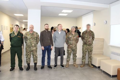 Зәйдә хәрбиләр белән очрашуда  медальләр тапшырылды