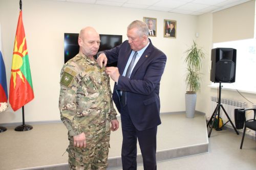 Зәйдә хәрбиләр белән очрашуда  медальләр тапшырылды
