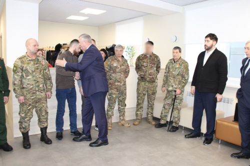 Зәйдә хәрбиләр белән очрашуда  медальләр тапшырылды