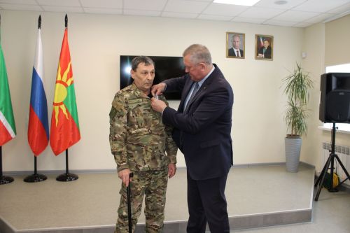 Зәйдә хәрбиләр белән очрашуда  медальләр тапшырылды