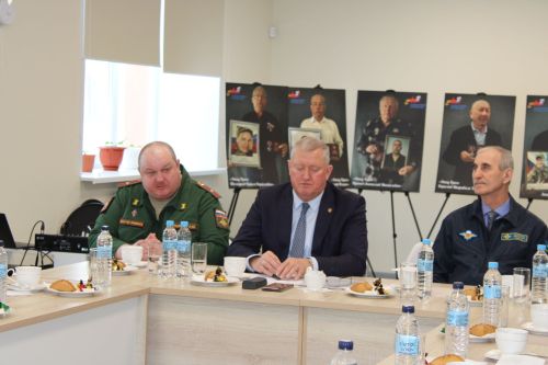 Зәйдә хәрбиләр белән очрашуда  медальләр тапшырылды