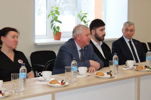 Зәйдә хәрбиләр белән очрашуда  медальләр тапшырылды