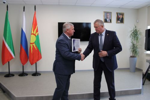 Зәйдә хәрбиләр белән очрашуда  медальләр тапшырылды
