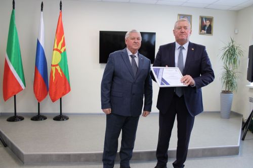 Зәйдә хәрбиләр белән очрашуда  медальләр тапшырылды