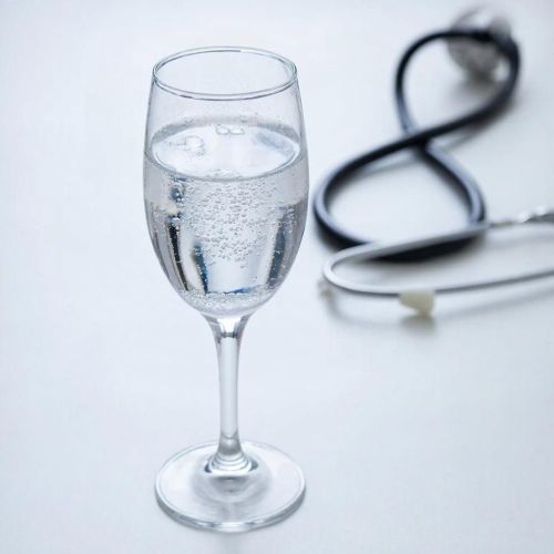 Газированная вода: польза или вред для желудка? Мнение врача