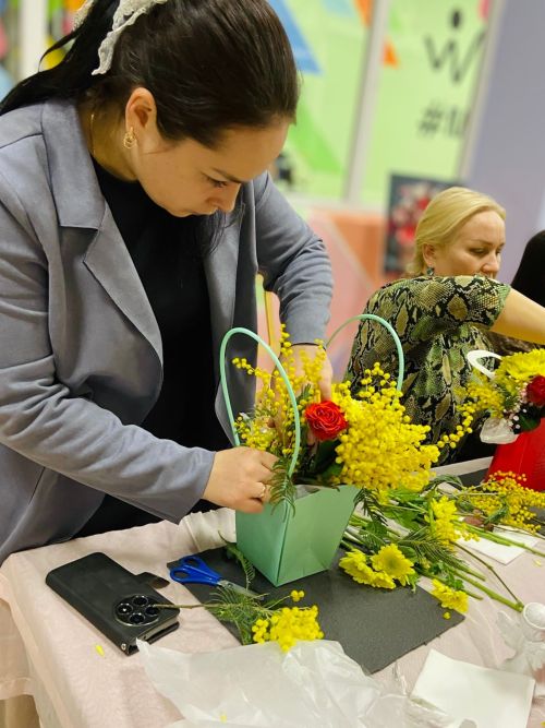 В молодежном центре Старого Заинска прошел мастер-класс по флористике