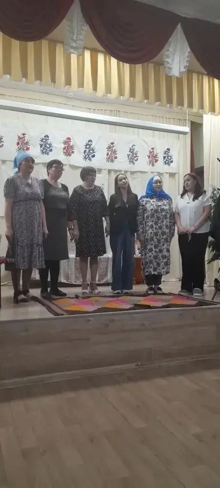 Бура-Киртәдә маскировка челтәрләре үрүче хатын-кызлар өчен спектакль күрсәттеләр