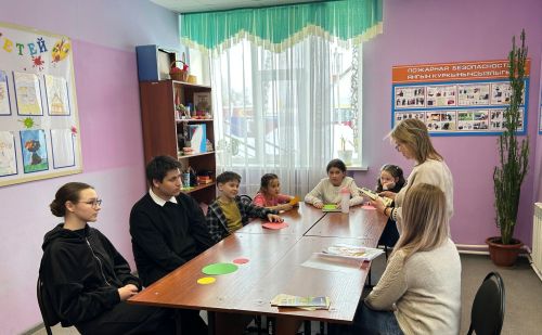 Как безопасно перейти дорогу: в Мирном прошёл урок ПДД для детей