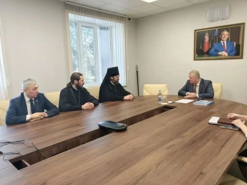 Зәй районы башлыгы Әлмәт һәм Бөгелмә епискобы белән очрашты