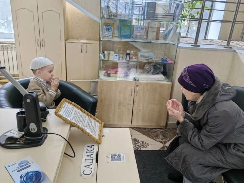 Кечкенә Рамазан Коръән укый