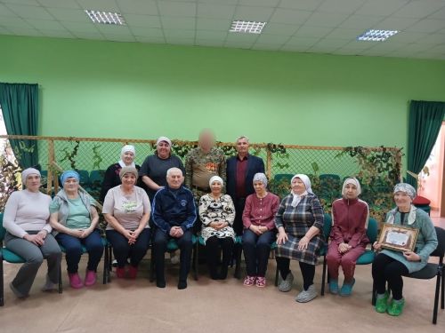 Зәйдән махсус хәрби операциядә катнашучы егет маскировка челтәрләре үрүчеләр янында булды