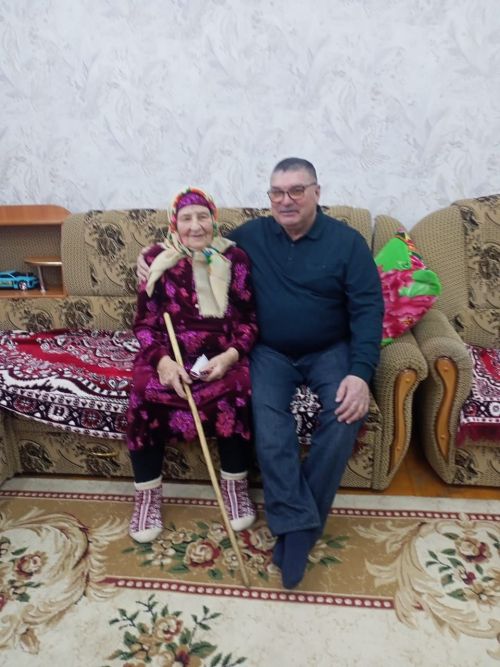 Зичәбаш авылында яшәүче җырга-моңга гашыйк Раиса әбине 96 яше белән котладылар
