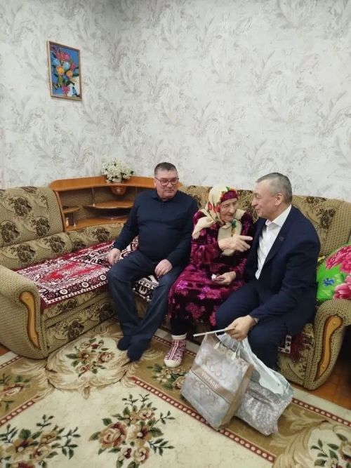 Зичәбаш авылында яшәүче җырга-моңга гашыйк Раиса әбине 96 яше белән котладылар