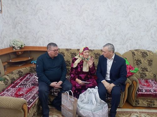 Зичәбаш авылында яшәүче җырга-моңга гашыйк Раиса әбине 96 яше белән котладылар