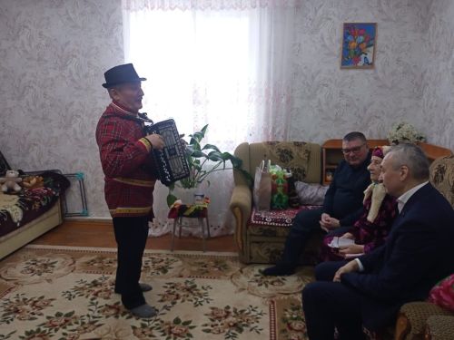 Зичәбаш авылында яшәүче җырга-моңга гашыйк Раиса әбине 96 яше белән котладылар