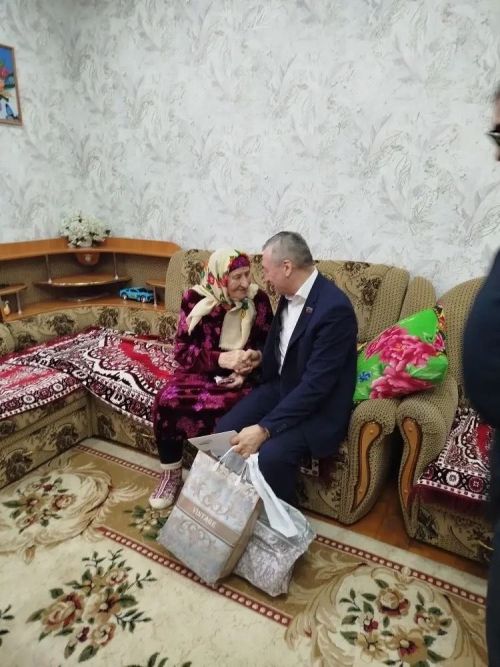 Зичәбаш авылында яшәүче җырга-моңга гашыйк Раиса әбине 96 яше белән котладылар