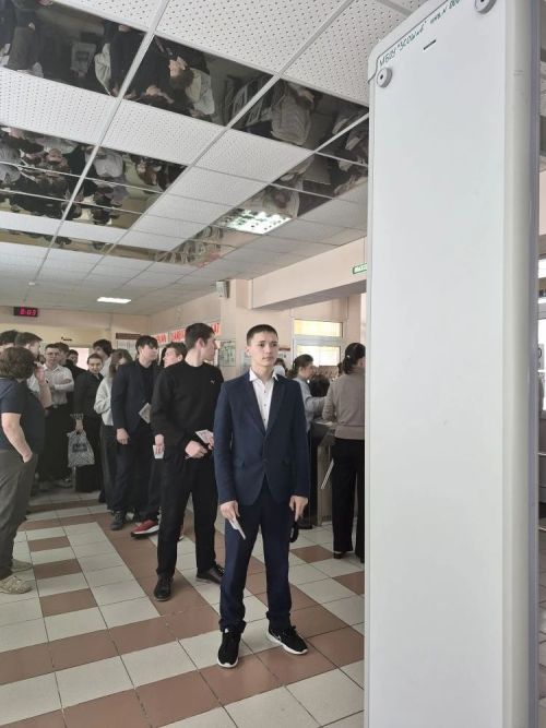 В Заинске прошла акция «Сдаем вместе»: родители написали пробный ЕГЭ