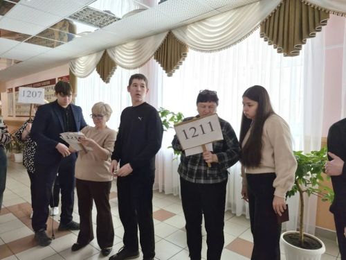 В Заинске прошла акция «Сдаем вместе»: родители написали пробный ЕГЭ