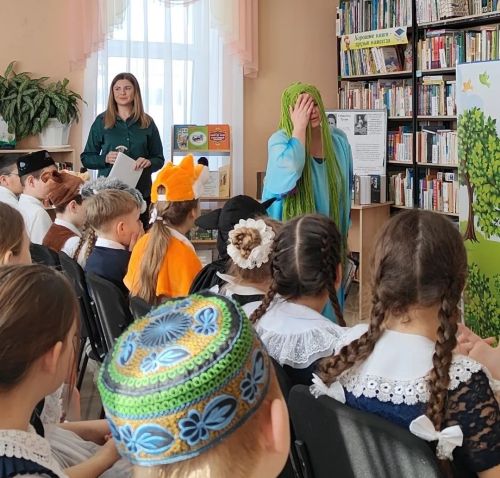 Урман хайваннары Былтырга ярдәм иткәннәр: Зәй балалары Тукай әкиятен сәхнәләштерде
