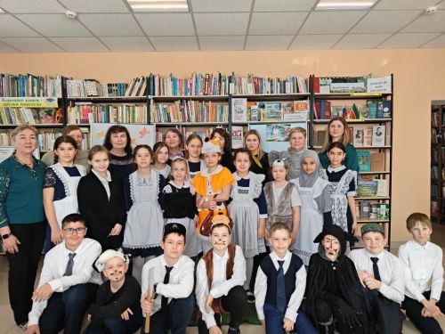 Урман хайваннары Былтырга ярдәм иткәннәр: Зәй балалары Тукай әкиятен сәхнәләштерде