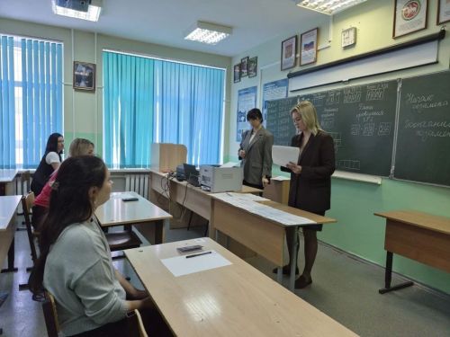 В Заинске прошла акция «Сдаем вместе»: родители написали пробный ЕГЭ