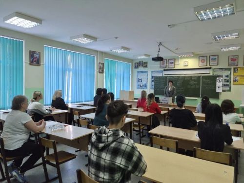 В Заинске прошла акция «Сдаем вместе»: родители написали пробный ЕГЭ