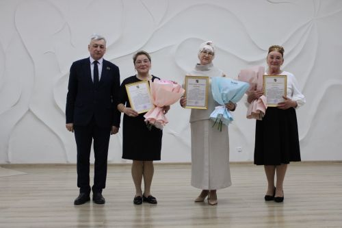 В Заинске работников культуры поздравили с профессиональным праздником и вручили награды