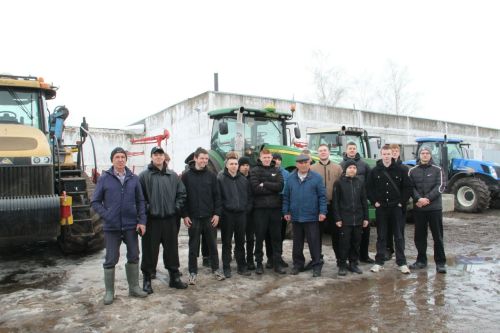 Зәй студентлары язгы чәчү техникасы куелган машина-трактор паркында булдылар