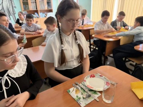 Школьникам Заинска рассказали об этикете на уроке хороших манер