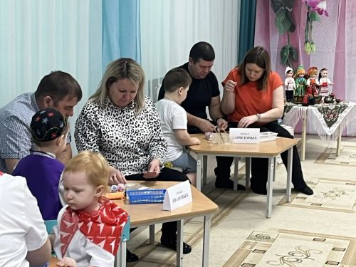 В детском саду «Василек» Заинска прошло семейное путешествие «В слове «МЫ» сто тысяч «Я»»