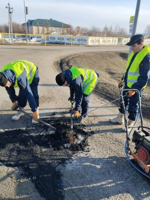 Зәй юлларында чокырларны ямау эше дәвам итә
