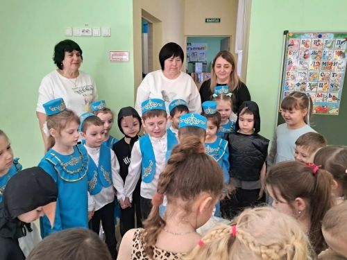 Зәйнең “Алтынчәч” бакчасында балаларны карга боткасы белән сыйладылар