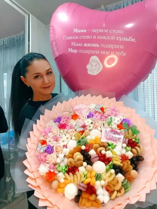Айгуль Охотникова из Заинска создает «вкусные» букеты, необычные подарки и композиции из воздушных шаров