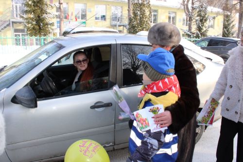 Зәйдә автоледилар чәчкәләр ала