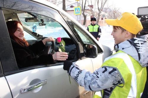 Зәйдә автоледилар чәчкәләр ала