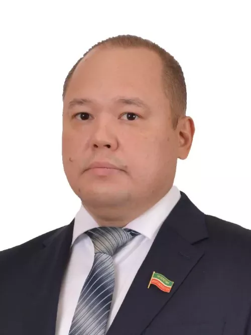 Поздравление с 8 марта депутата Государственного Совета Республики Татарстан Рияза Фоатовича Комарова