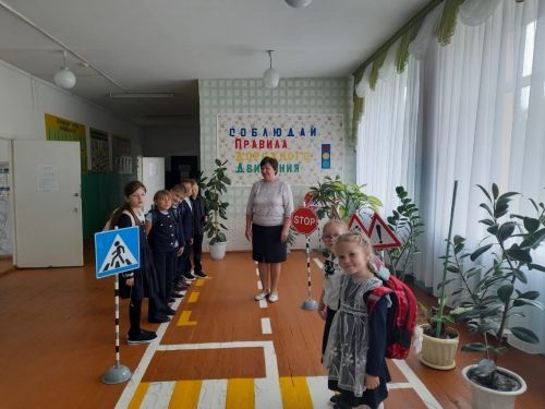 Сарсаз-Баграж мәктәбендә укучылар өчен юл хәрәкәте кагыйдәләре буенча уен-викторина узды