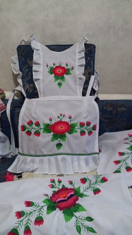 Югары Мәлемнән Разия Рамазанова ясаган курчакларда милли рух чагыла