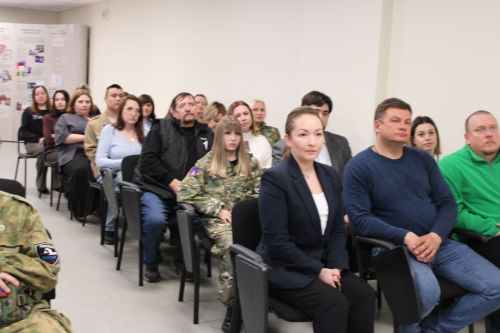 В Заинске открылась выставка  «Против фейков: от карикатур до нейросетей»