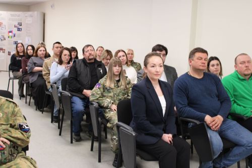 В Заинске открылась выставка  «Против фейков: от карикатур до нейросетей»