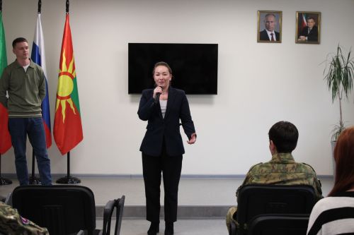 В Заинске открылась выставка  «Против фейков: от карикатур до нейросетей»