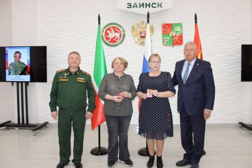 Зәйдә махсус хәрби операциядә һәлак булган геройларның гаиләләренә дәүләт бүләкләре тапшырылды