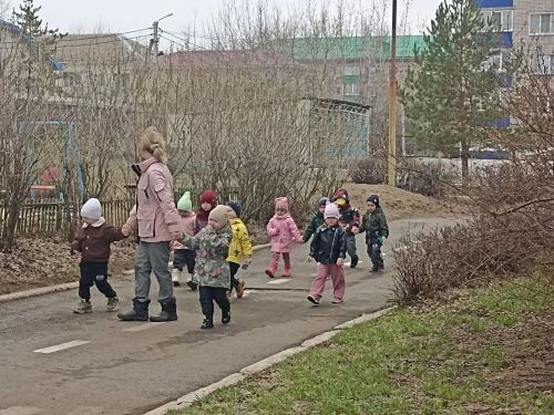 Уроки безопасности в «Колокольчике»: дети тушили условный пожар
