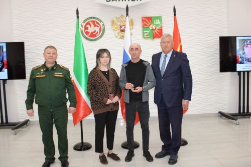 В Заинске вручили государственные награды семьям героев, погибших в ходе специальной военной операции