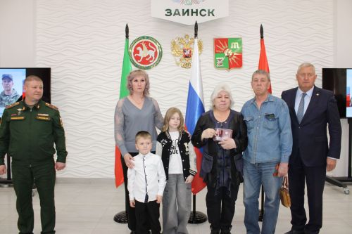 Зәйдә махсус хәрби операциядә һәлак булган геройларның гаиләләренә дәүләт бүләкләре тапшырылды