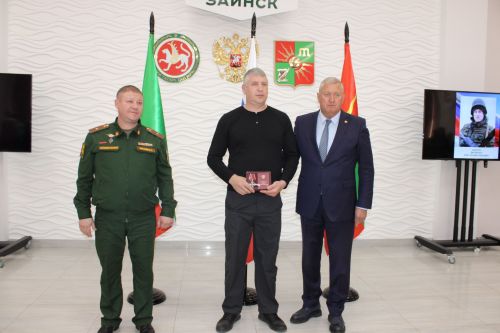 В Заинске вручили государственные награды семьям героев, погибших в ходе специальной военной операции