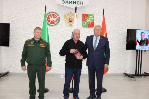 В Заинске вручили государственные награды семьям героев, погибших в ходе специальной военной операции